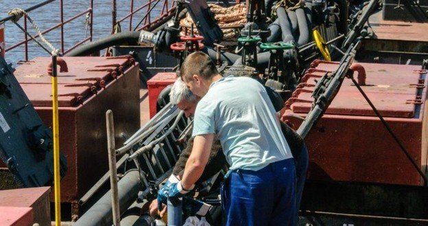 What qualifies as a lemon boat