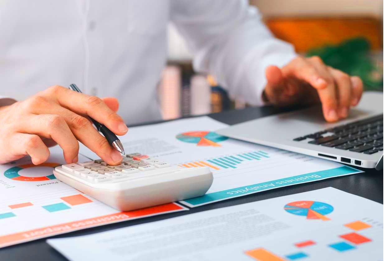 Debt Settlement vs. Debt Consolidation: Choosing Wisely